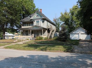 604 9th St, Pawnee City, NE 68420