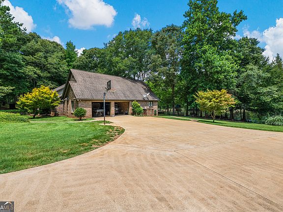 4th image of 877 McKee Rd