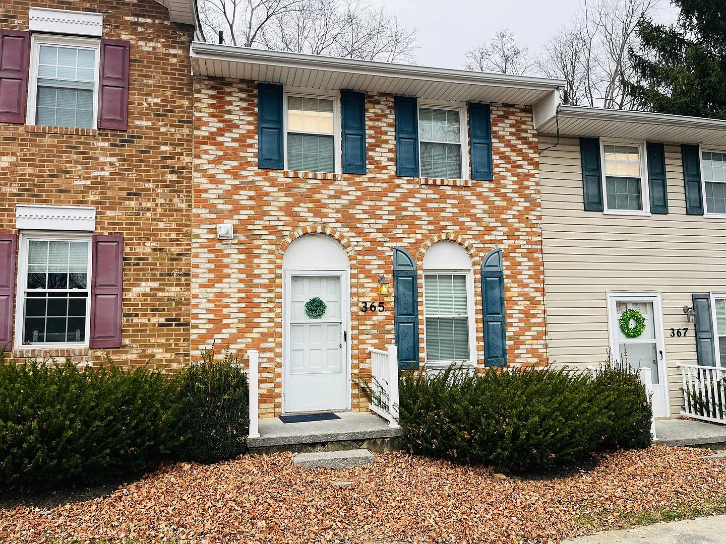 2 Bedroom, 1.5 Bath Townhouse — Photo 1