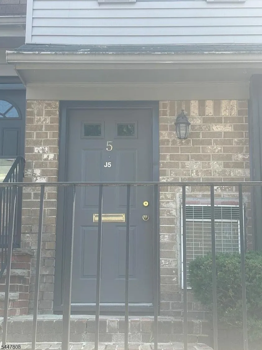 2 bed, 2.5 bath, 1900 sqft, $3,325 — Photo 2