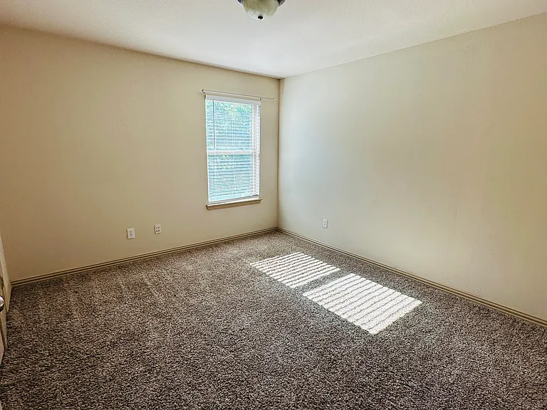 2249 Salado Dr — Photo 13
