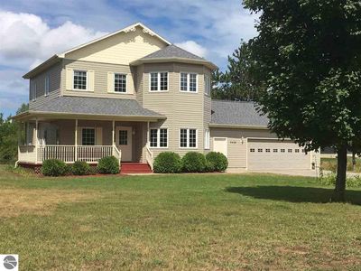 5432 Ravenhurst Dr, Traverse City, MI, 49685