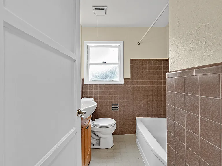 254 Los Altos Dr — Photo 14