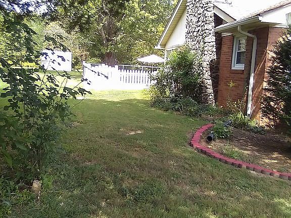 4th image of 239 Twin Hills Dr
