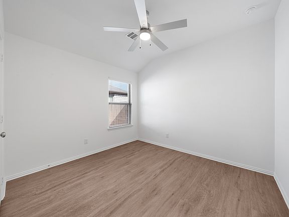4th image of 201 Knoll Pines Dr
