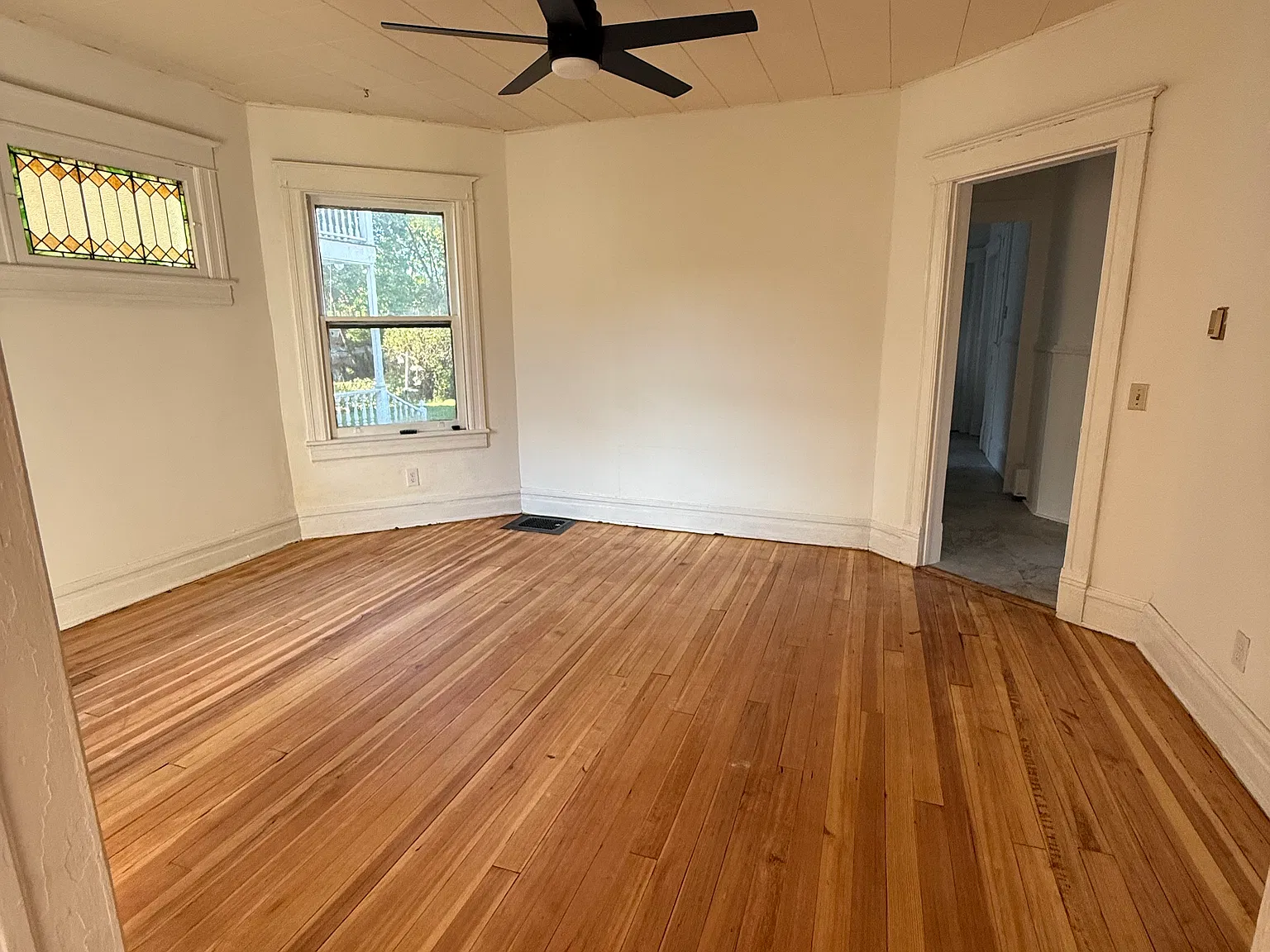 3 bed, 1315 sqft, $2,500 — Photo 1