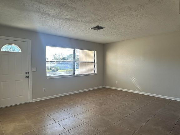3rd image of 980 Bouganvillea Dr