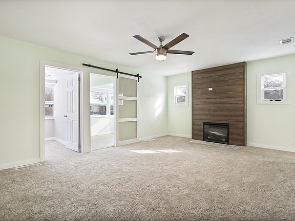 3rd image of 30 Spruce Ridge Dr