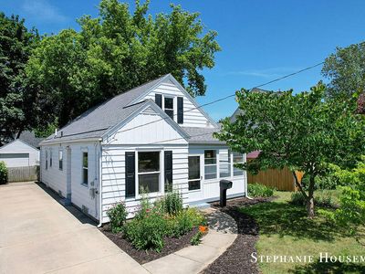 933 Mayhew Wood Dr SE, Grand Rapids, MI, 49507