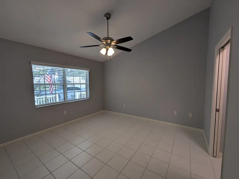 1570 N Foxboro Loop — Photo 9
