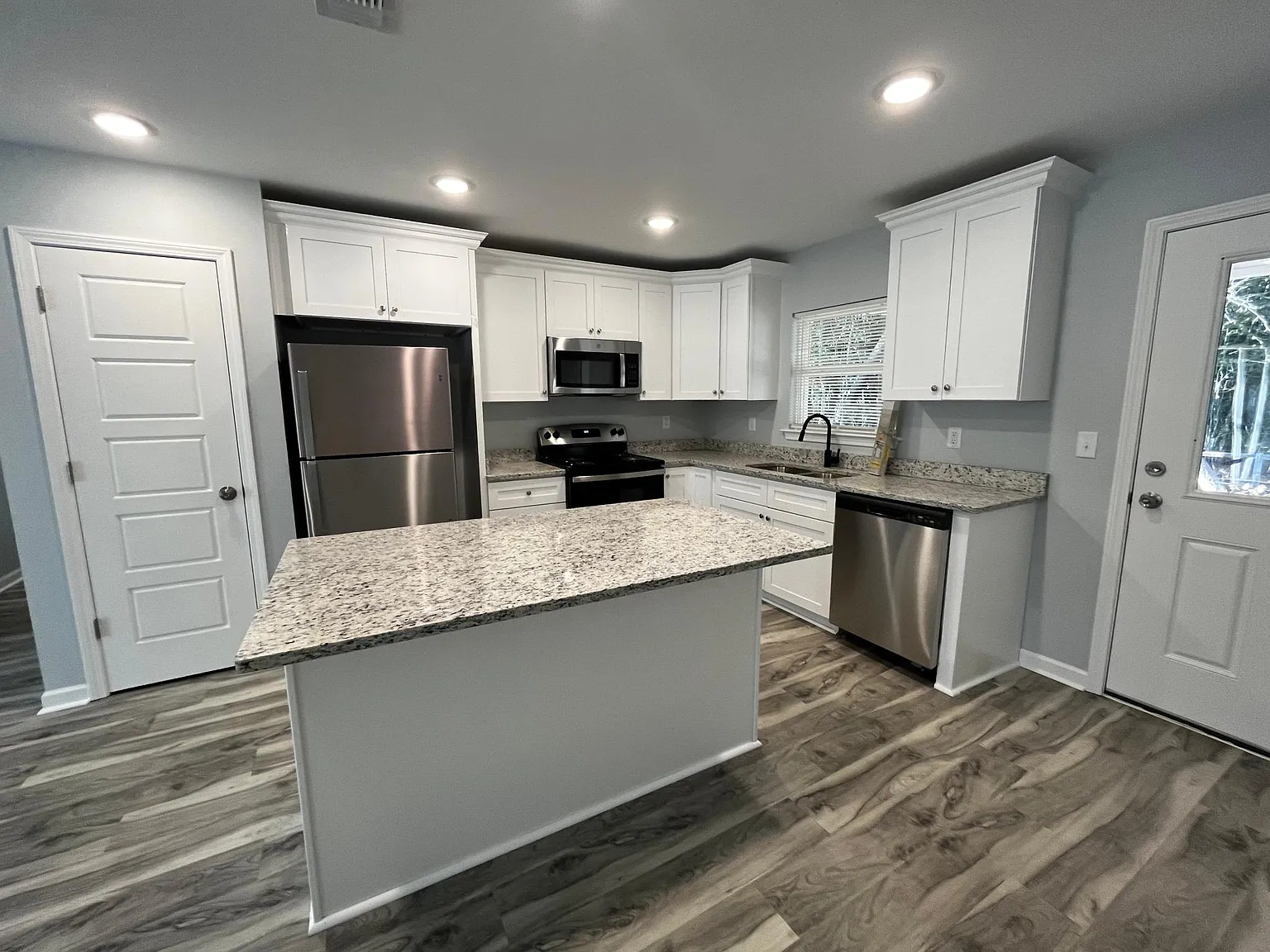 3 bed, 1450 sqft, $1,700 — Photo 2