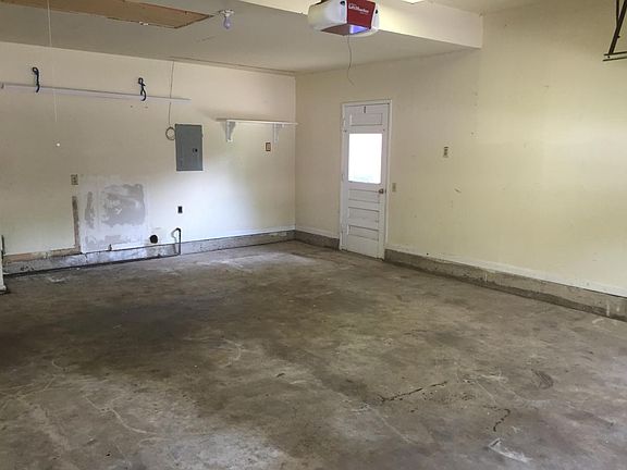 4th image of 1602 Oakwood Dr