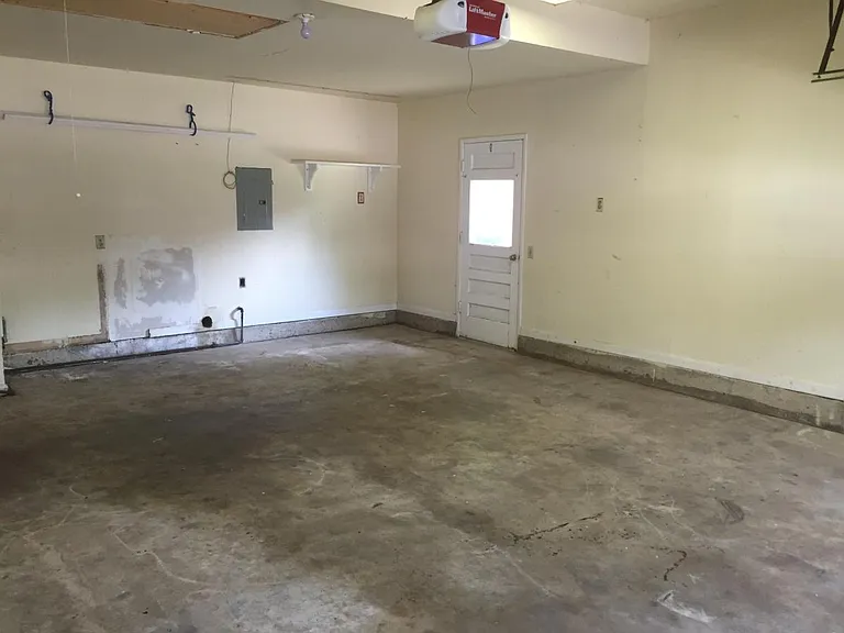 1602 Oakwood Dr — Photo 4