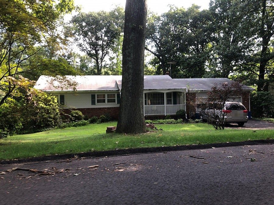 2nd image of 210 Henry Pl