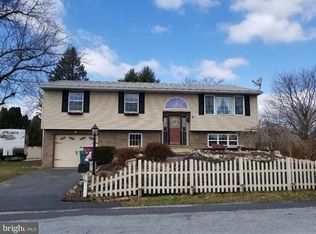 8 Cherry Ln, Oley, PA 19547