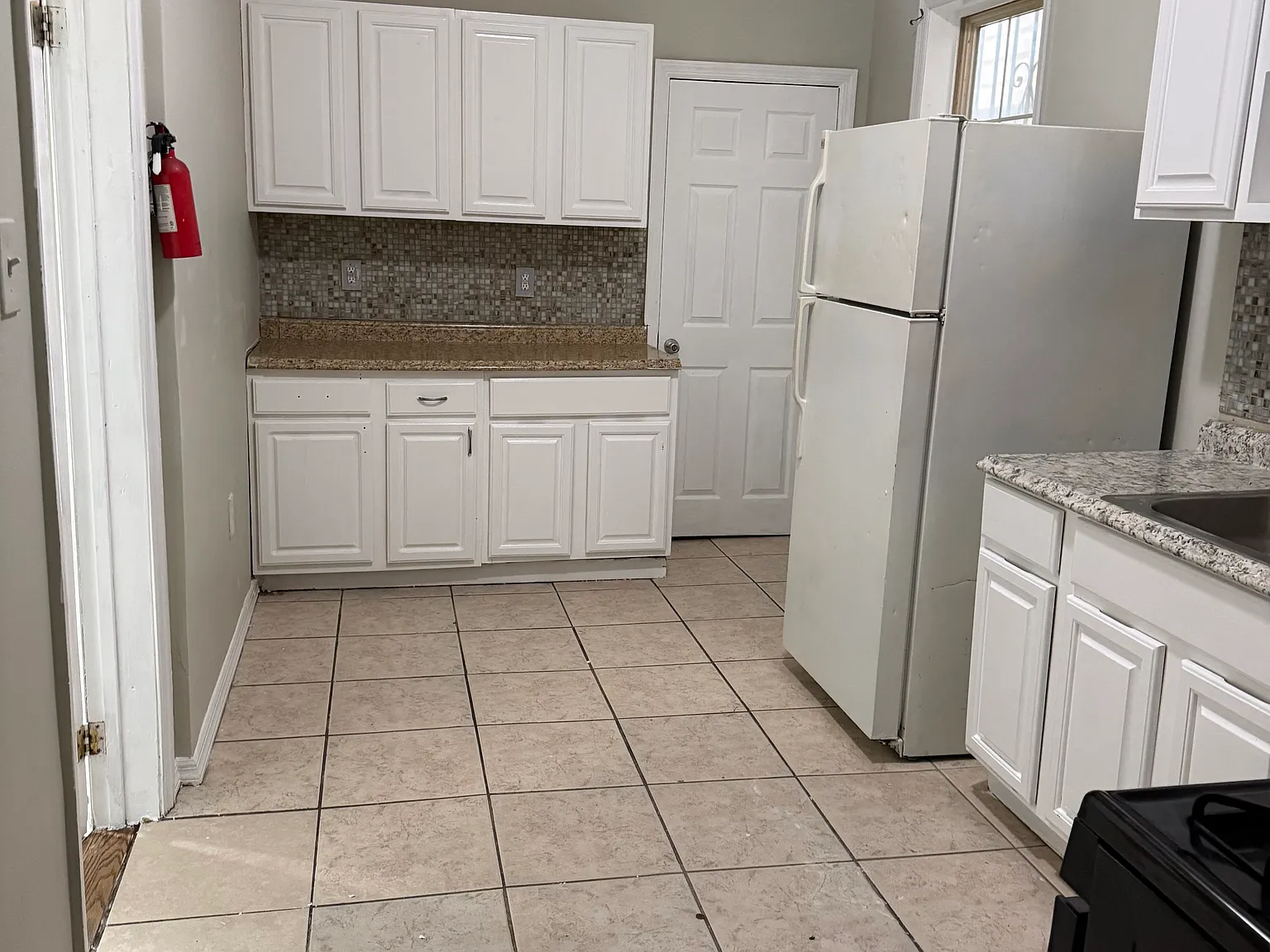 3 bed, $2,000 — Photo 2