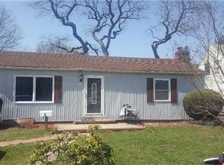 5 Quayle Ct, Huntington Station, NY 11746