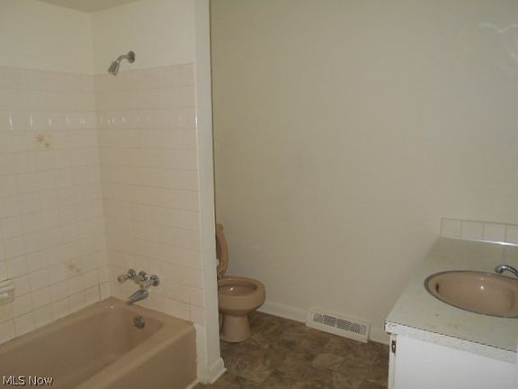 3rd image of 630 Roanoke Ave