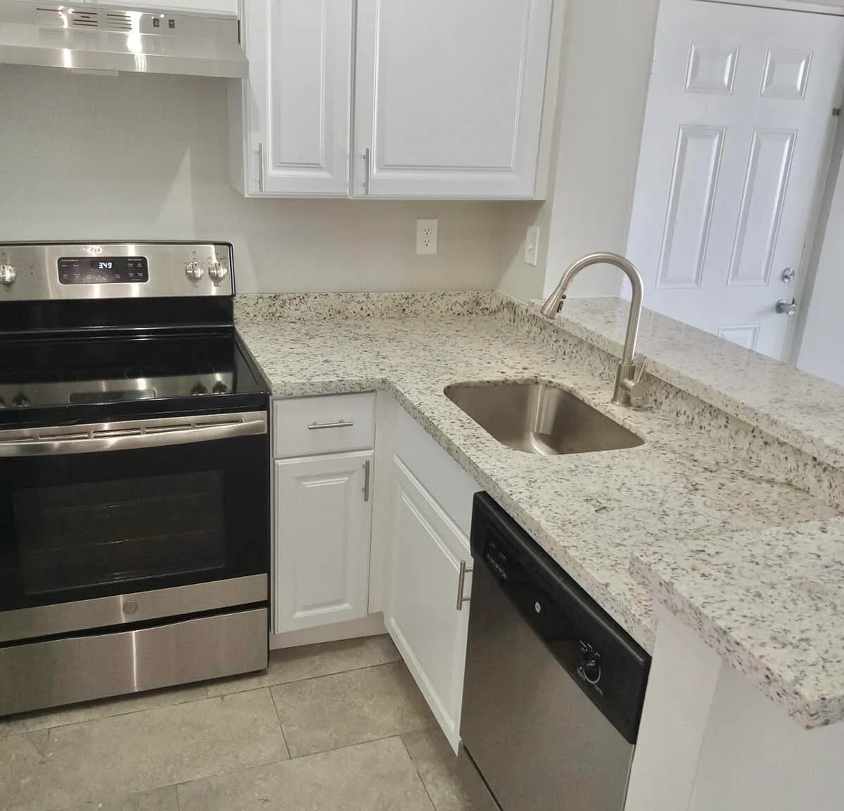 1 bed, 1.0 bath, 502 sqft, $1,700 — Photo 2