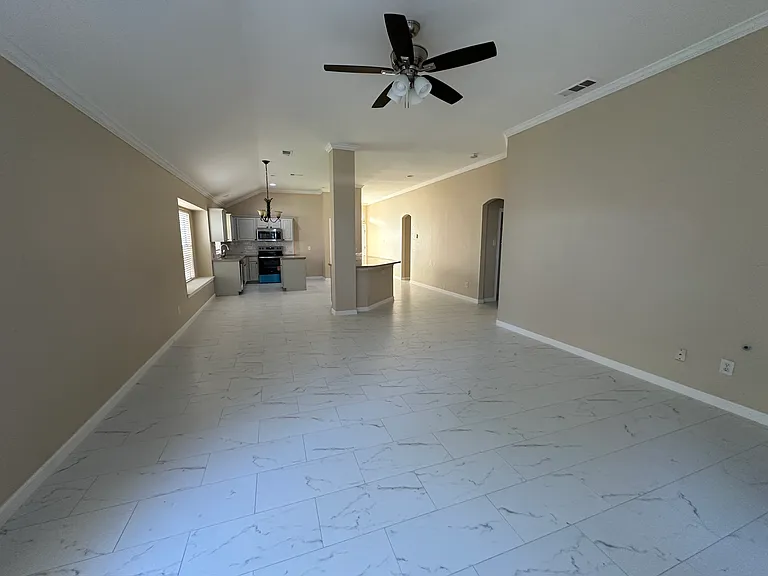 6609 Fairglen Dr — Photo 5