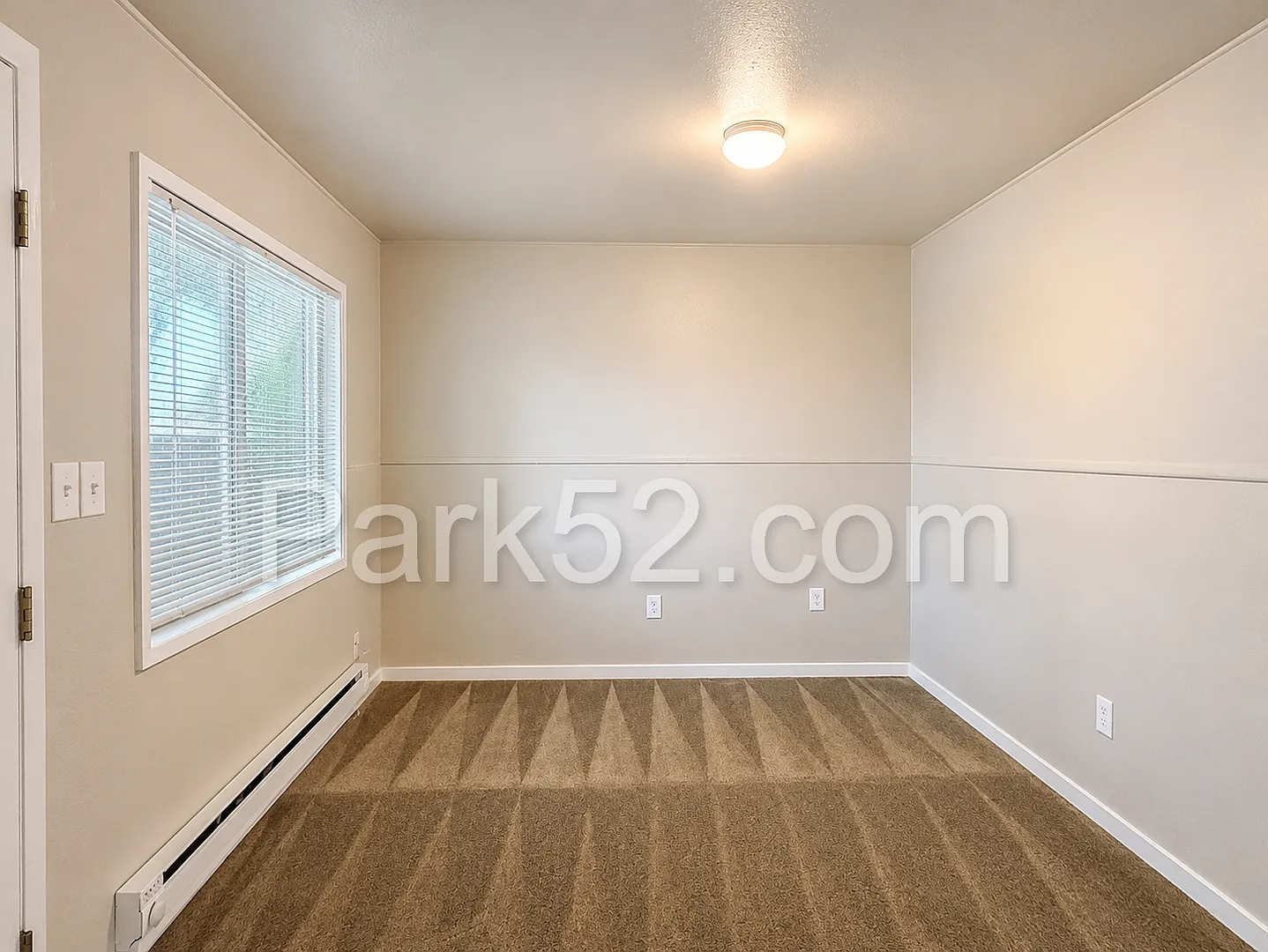 1 Bed 1 Bath Tacoma Apartment with On-Site Laundry and Parking — Photo 3