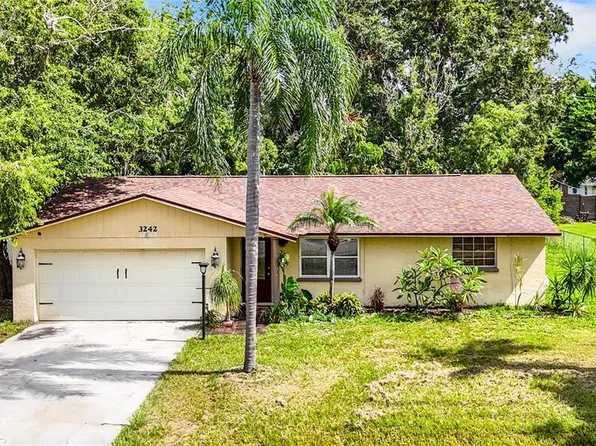 3242 Village Ln, Sarasota, FL 34235
