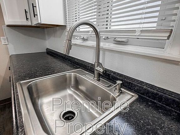 4th image of 704 N Pearl St