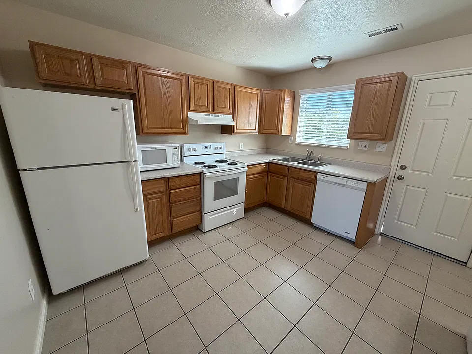 177 W 975 N #177