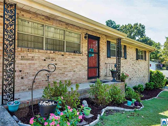 4th image of 209 Rebecca Dr
