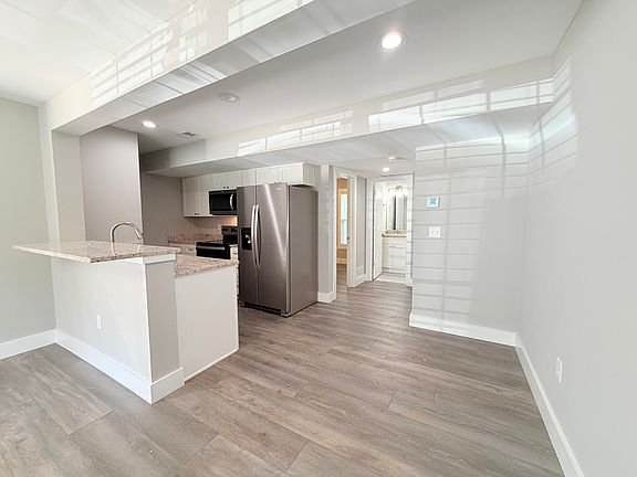 4th image of 1009 Altamont St