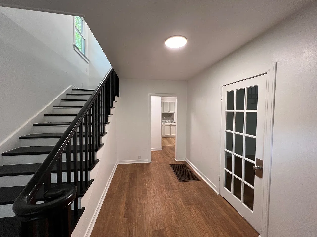 3 bed, 2300 sqft, $2,150 — Photo 4