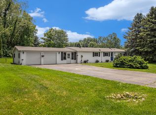 41885 E Bayshore Dr, Paw Paw, MI