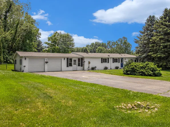 41885 E Bayshore Dr, Paw Paw, MI 49079