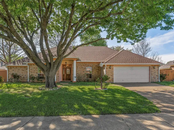 5051 Longstreet Pl, Bossier City, LA 71112