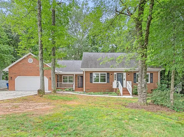 103 Travis Ln, Gibsonville, NC 27249