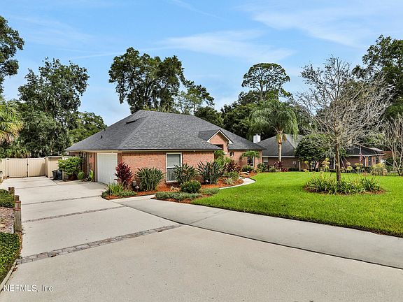 3rd image of 4539 BEACON Drive W