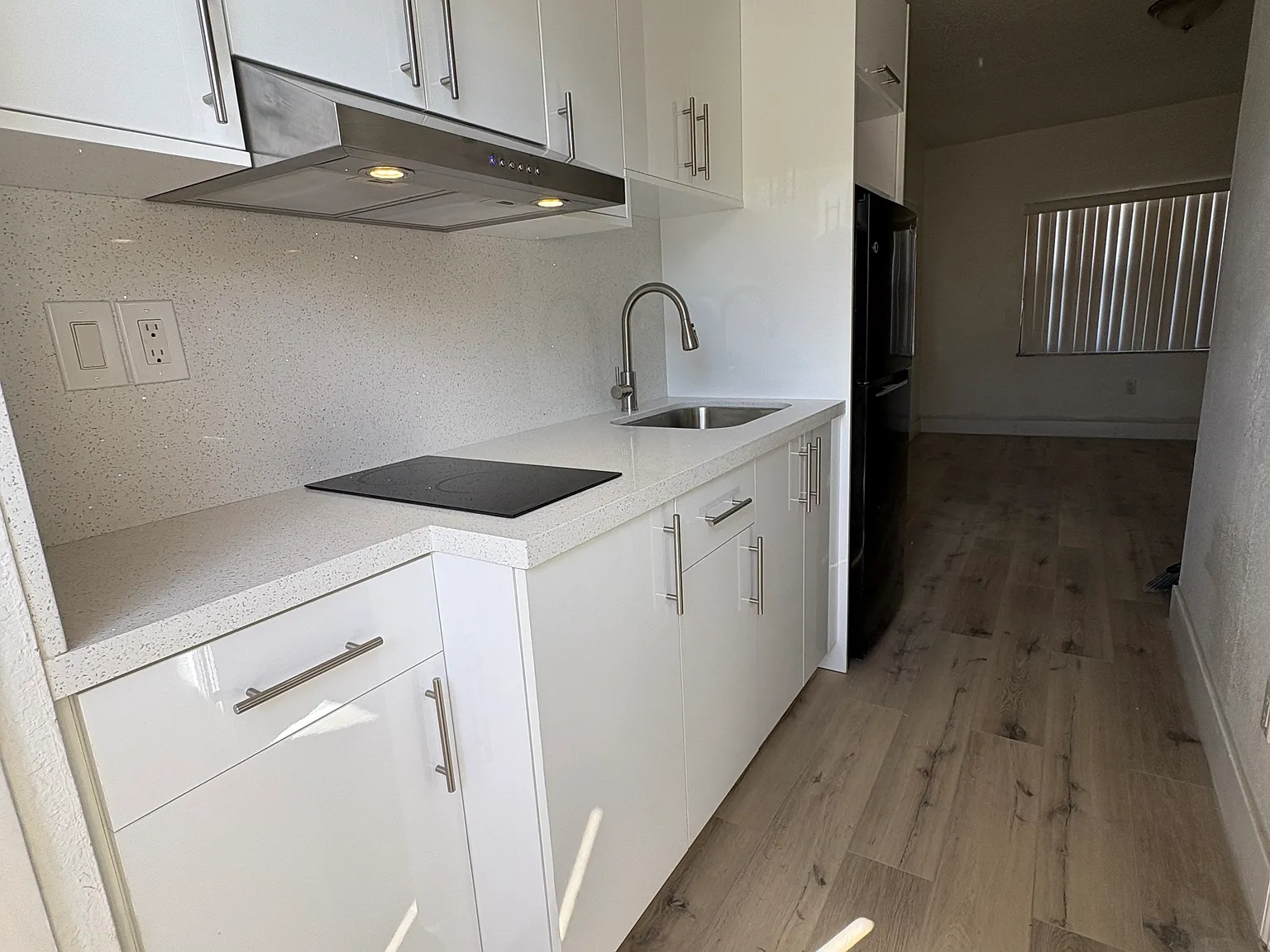 7500 SW 16th Ter — Photo 1