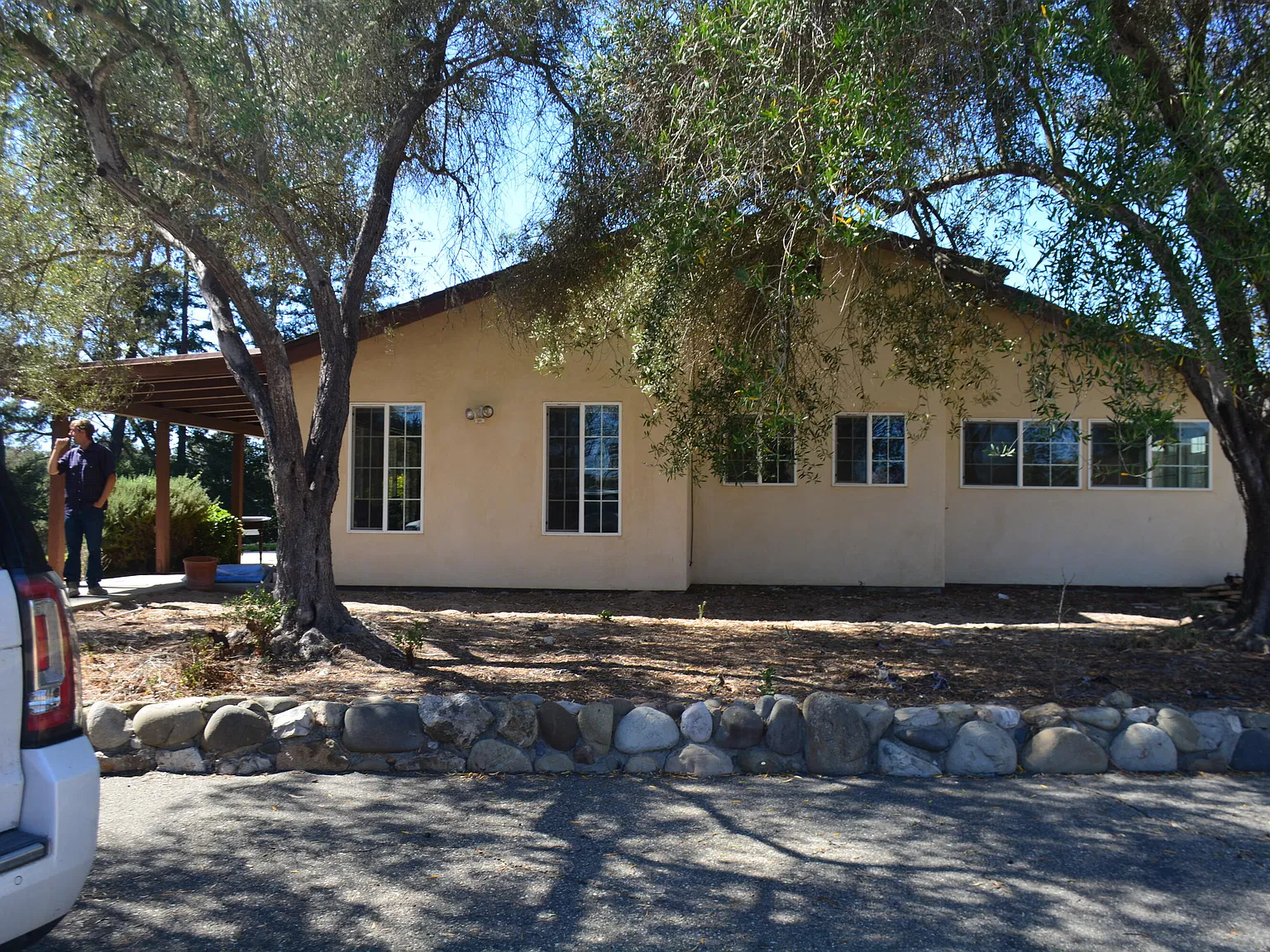 3 bed, 2.0 bath, 2083 sqft, $6,500 — Photo 3