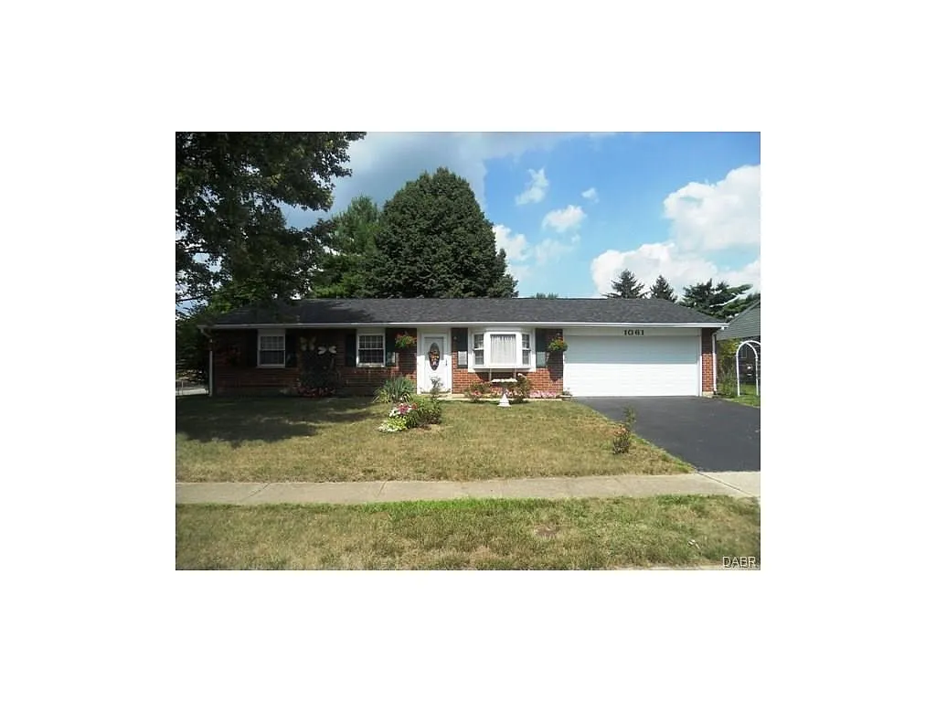 1061 Massachusetts Dr photo 1