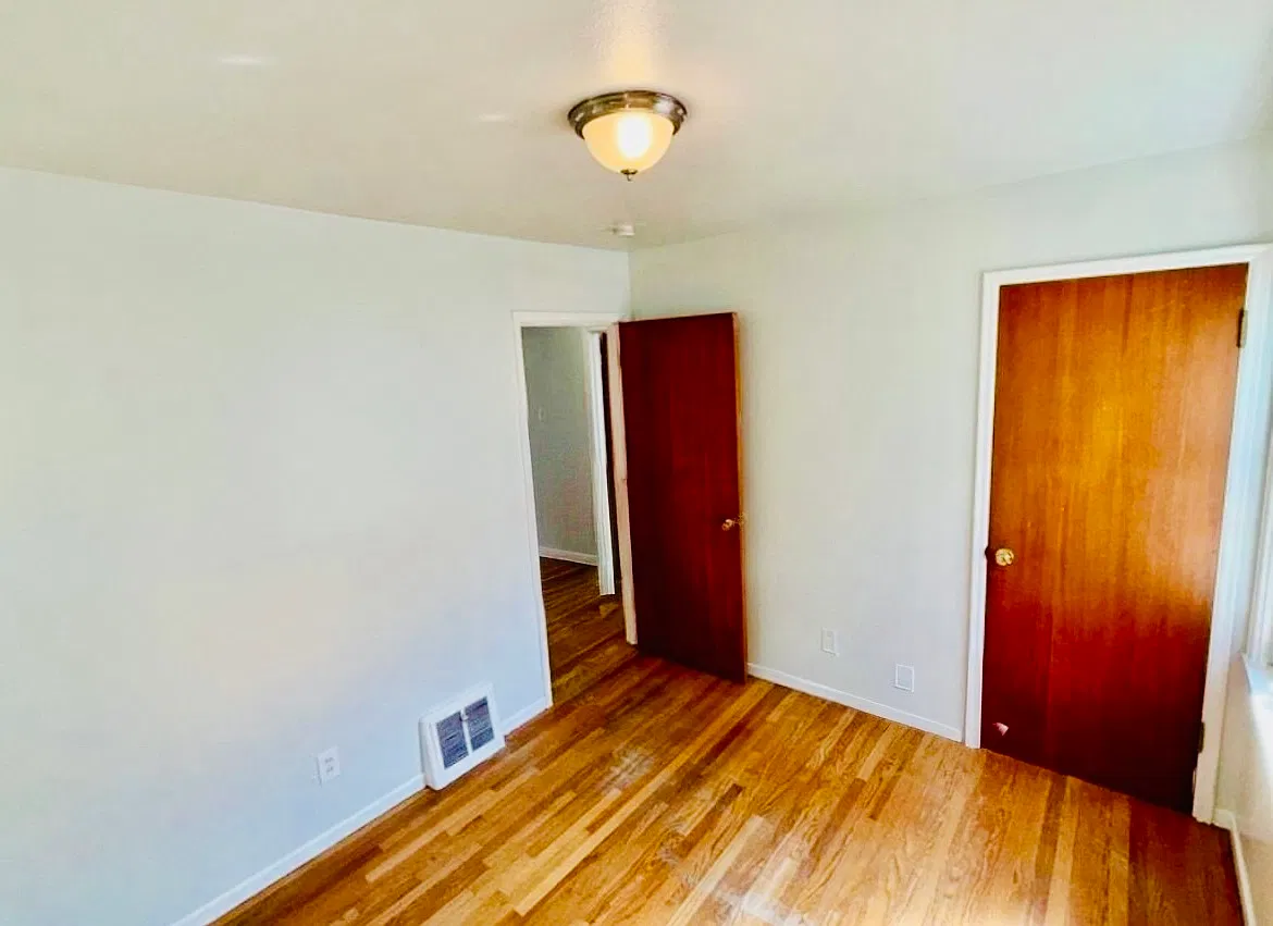 3 bed, 852 sqft, $1,325 — Photo 4