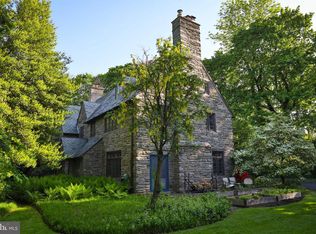 8401 Saint Martins Ln, Philadelphia, PA