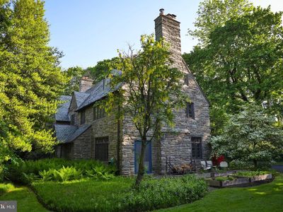 8401 Saint Martins Ln, Philadelphia, PA, 19118