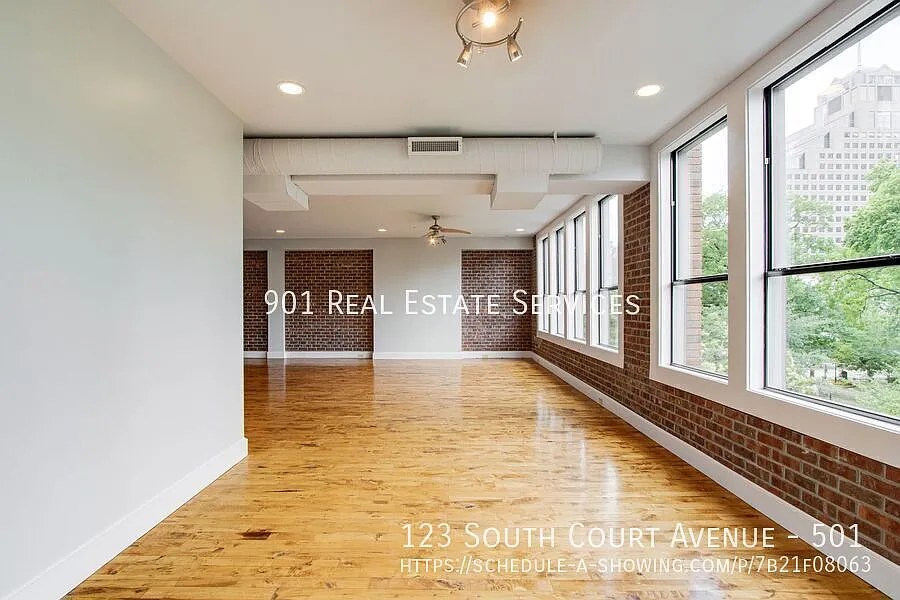 Private Living Above Court Square — Photo 3