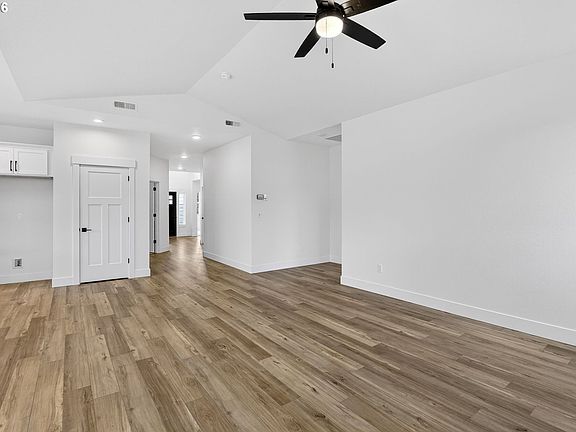 4th image of 2205 E Juniper Cir