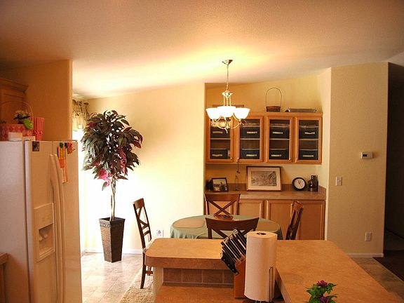 Kitchen/Dining Area 