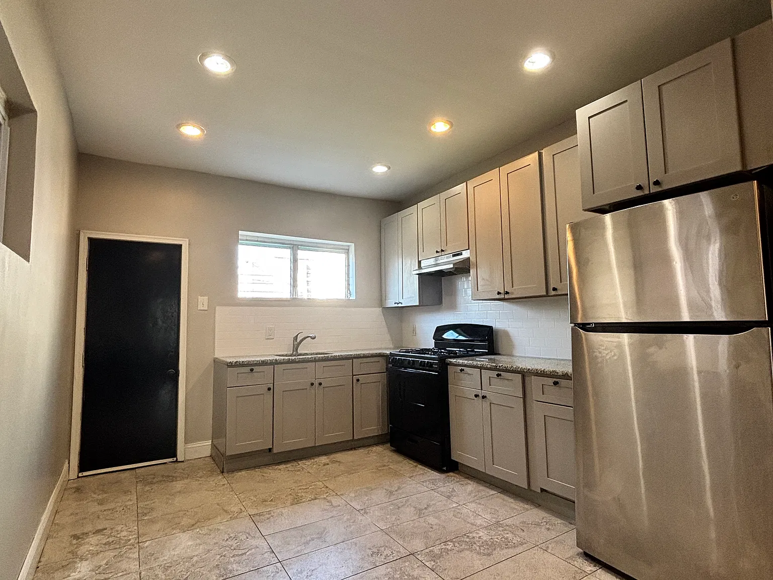 3 bed, 1.5 bath, 936 sqft, $1,450 — Photo 4