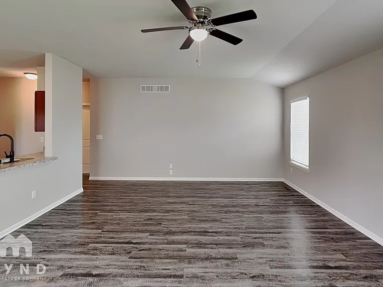 742 S Cypress St — Photo 5