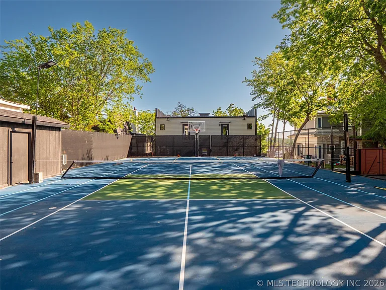 351 E Washington Ave — Photo 31