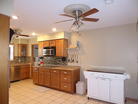 2nd image of 919 Parker Dr