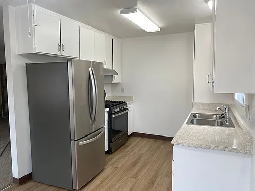 832 Grand Ave Photo 1